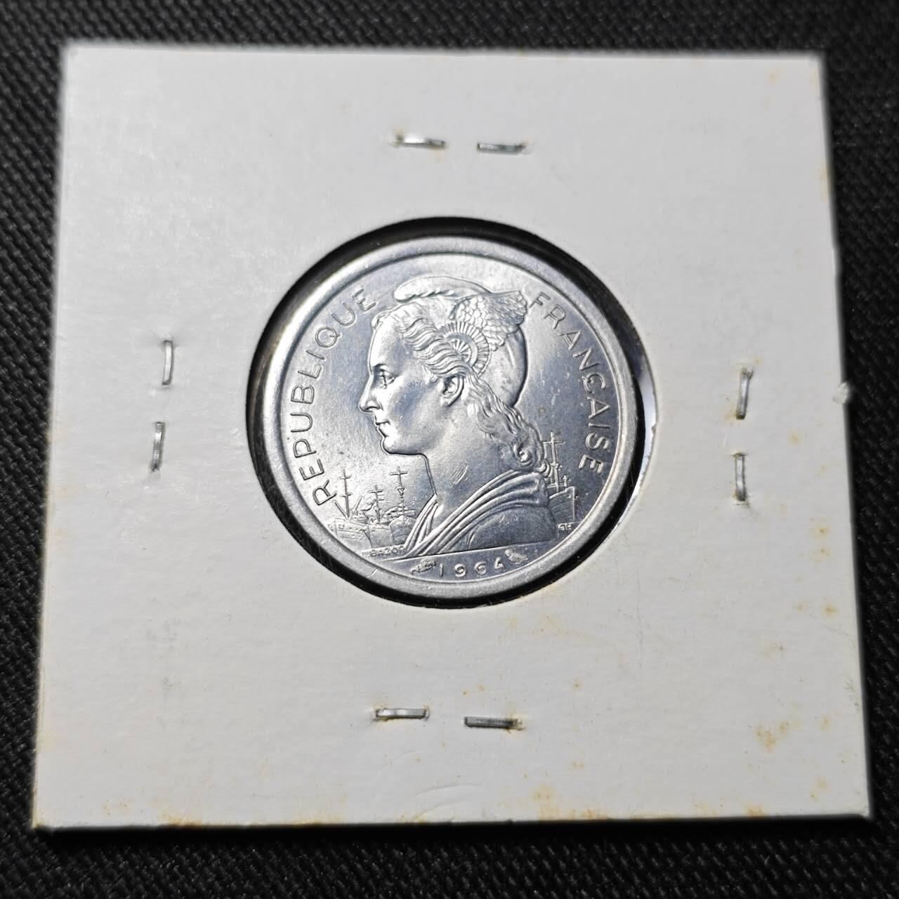 KK钱币收藏小铺   套币 批量/好品散币专场 2月预留时间 周末发货  1964法属科摩罗1法郎 好品