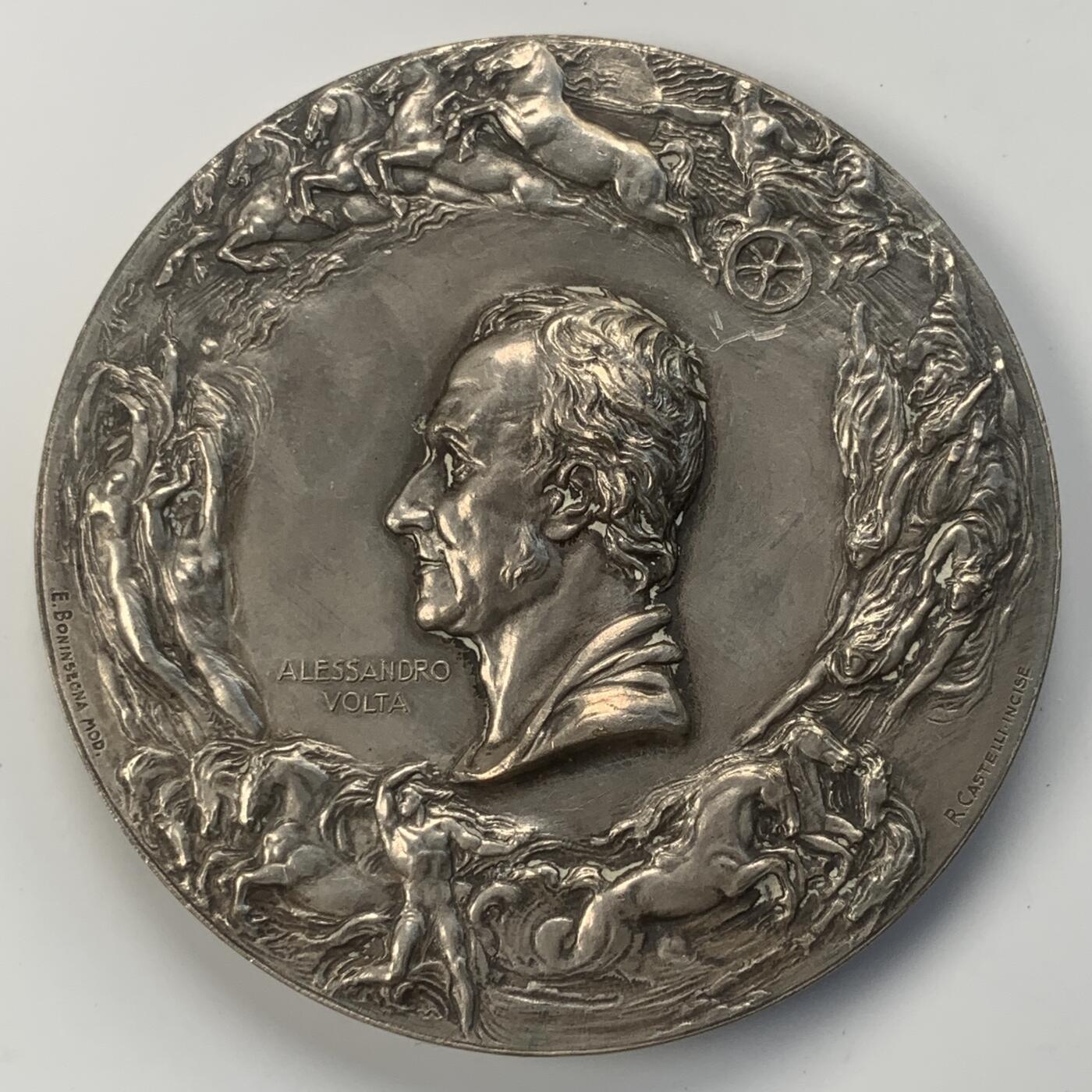 掌中浮雕-藏着的欧洲第053场 1927年意大利物理学家伏特逝世100周年镀银铜章 G.Lonazzi雕刻，59mm, (边缘无磕碰，仅一处漏铜，如图）
