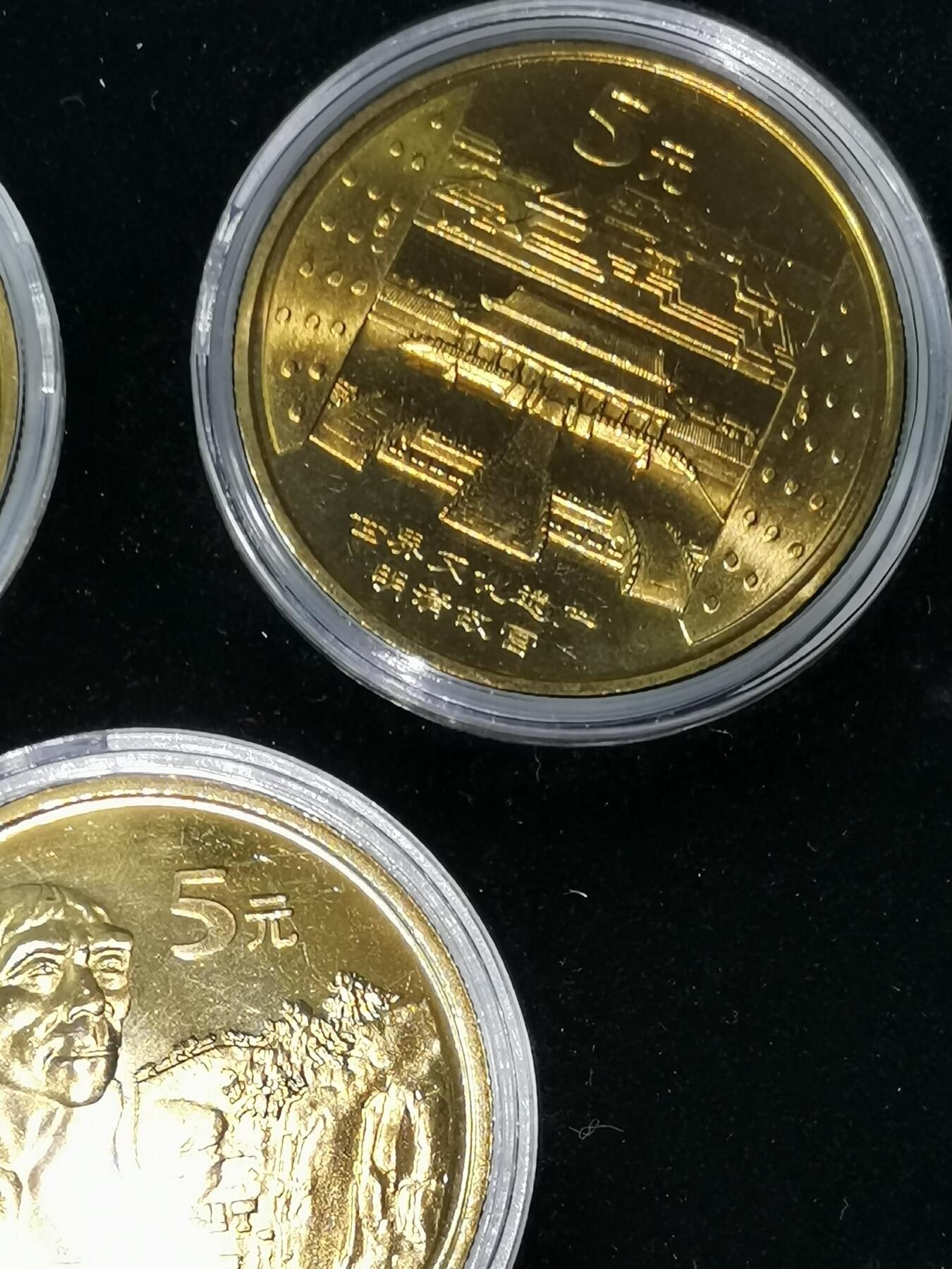 2002年世界文化遗产纪念币大全套十枚，含万里长城、兵马俑、孔庙、故宫、苏州园林、周口店猿人、丽江古城、都江堰、龙门石窟、颐和园。全套10枚，品相美品，铜质，面值5元。按图发货！