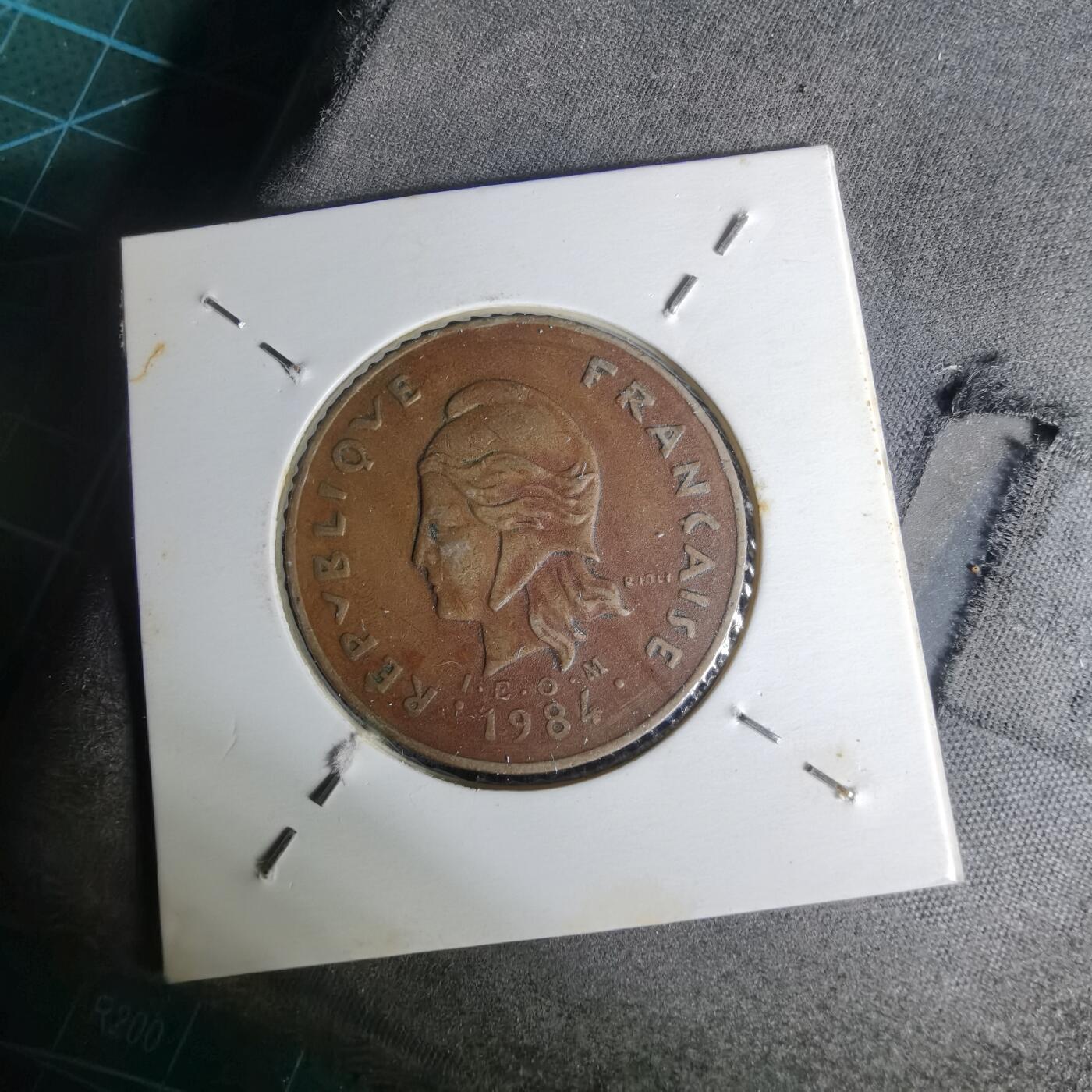 沼泽如烟--第1012场 法属新喀里多尼亚1984年100法郎