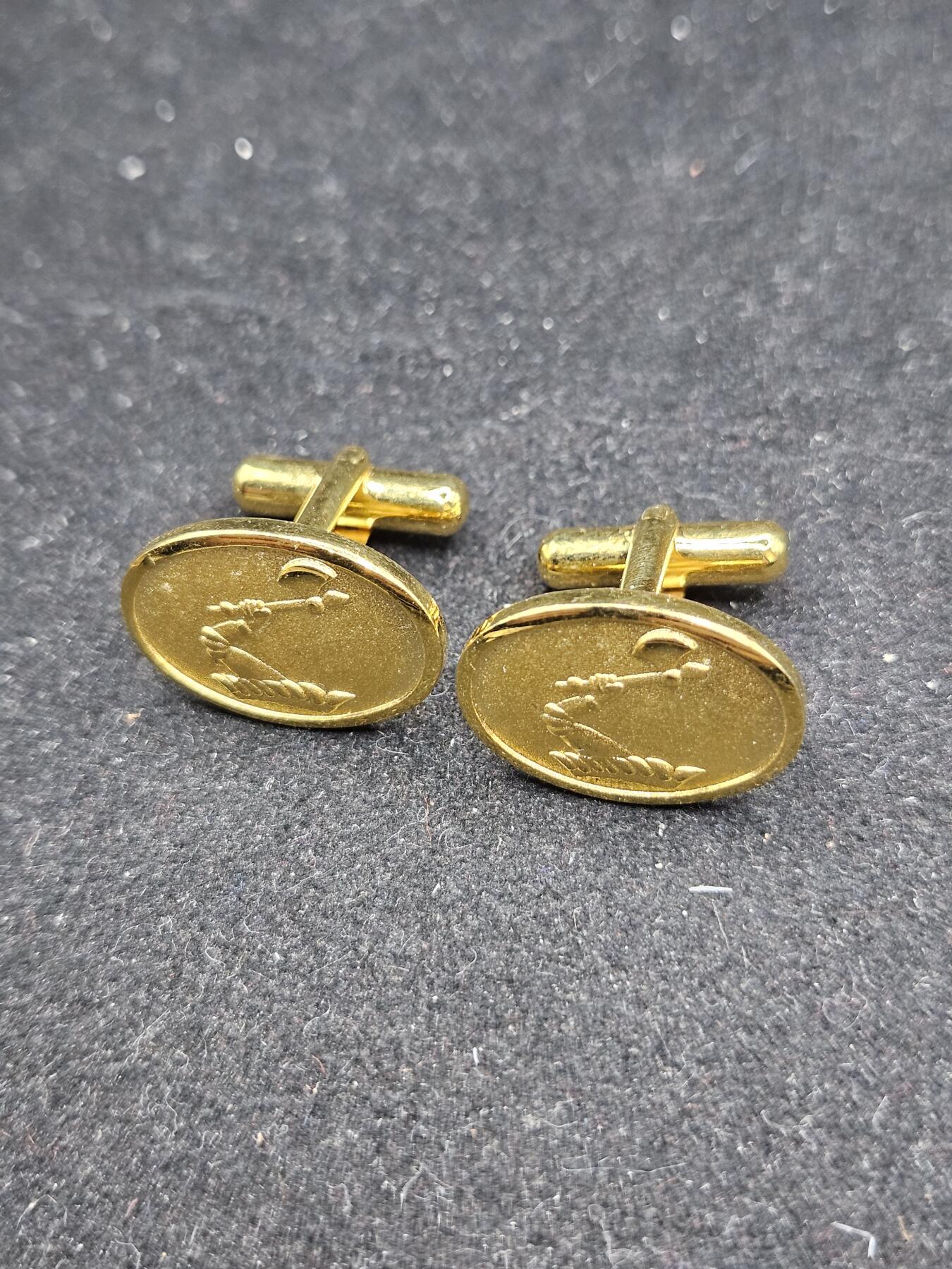 0元起拍勋章 第337期 咸鱼国勋章拍卖专场 3月8日（周日）下午6：00开始 中古袖扣一对