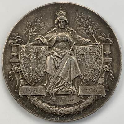 掌中浮雕-藏着的欧洲第053场 - 1906年威廉二世与奥古斯特维多利亚银婚镀银铜章 ，60mm，Godet雕刻，正面是威廉二世夫妇及七位子女，罕见的全家福章牌