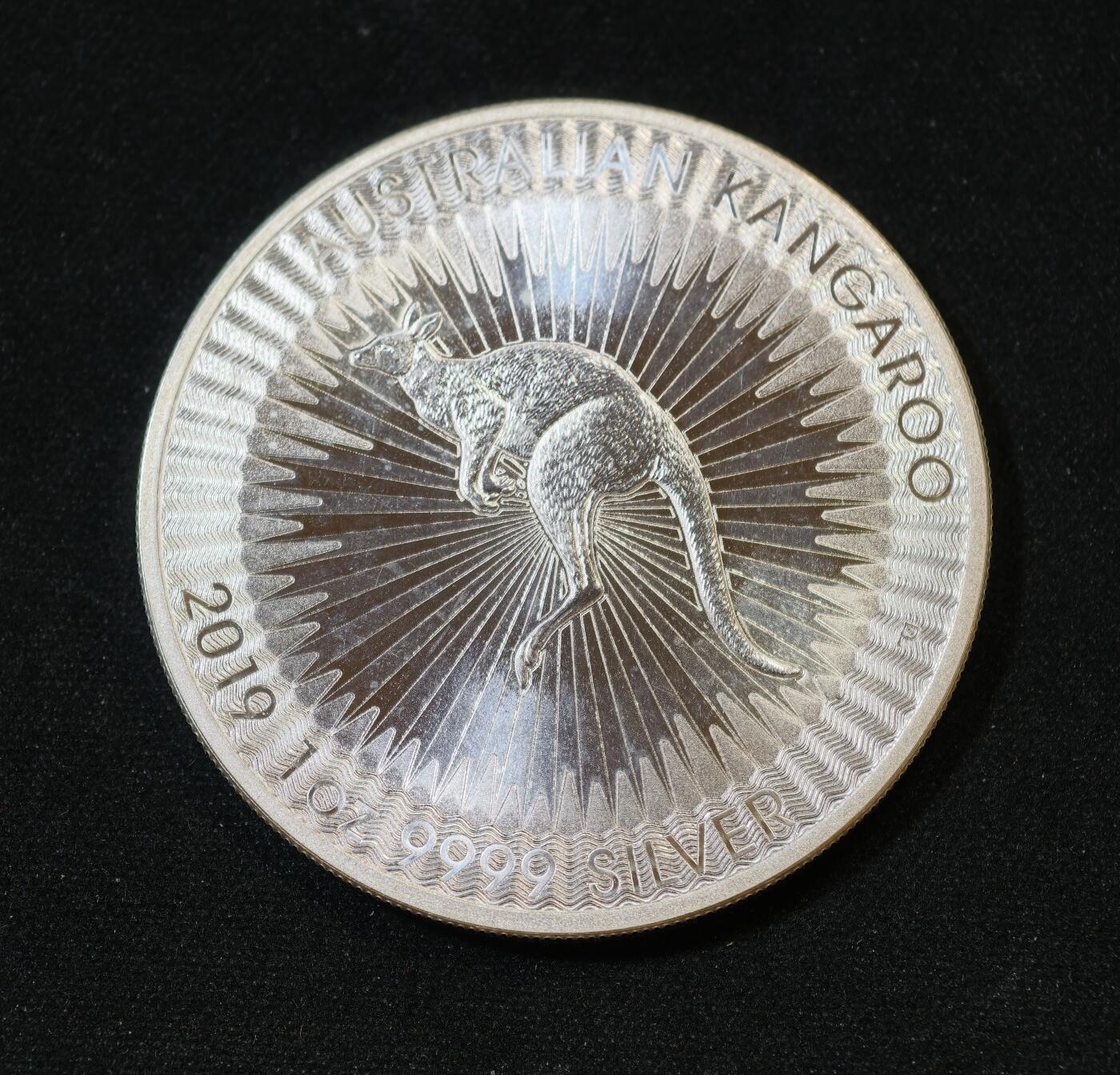 甄臻铺-世界币章拍卖（第53期），甄品场拍品征集中，送拍享返佣金等优惠多多 2019年 澳大利亚 袋鼠 普制 1澳元 1盎司投资银币 31.11g 含银量99.99%，细节见图
