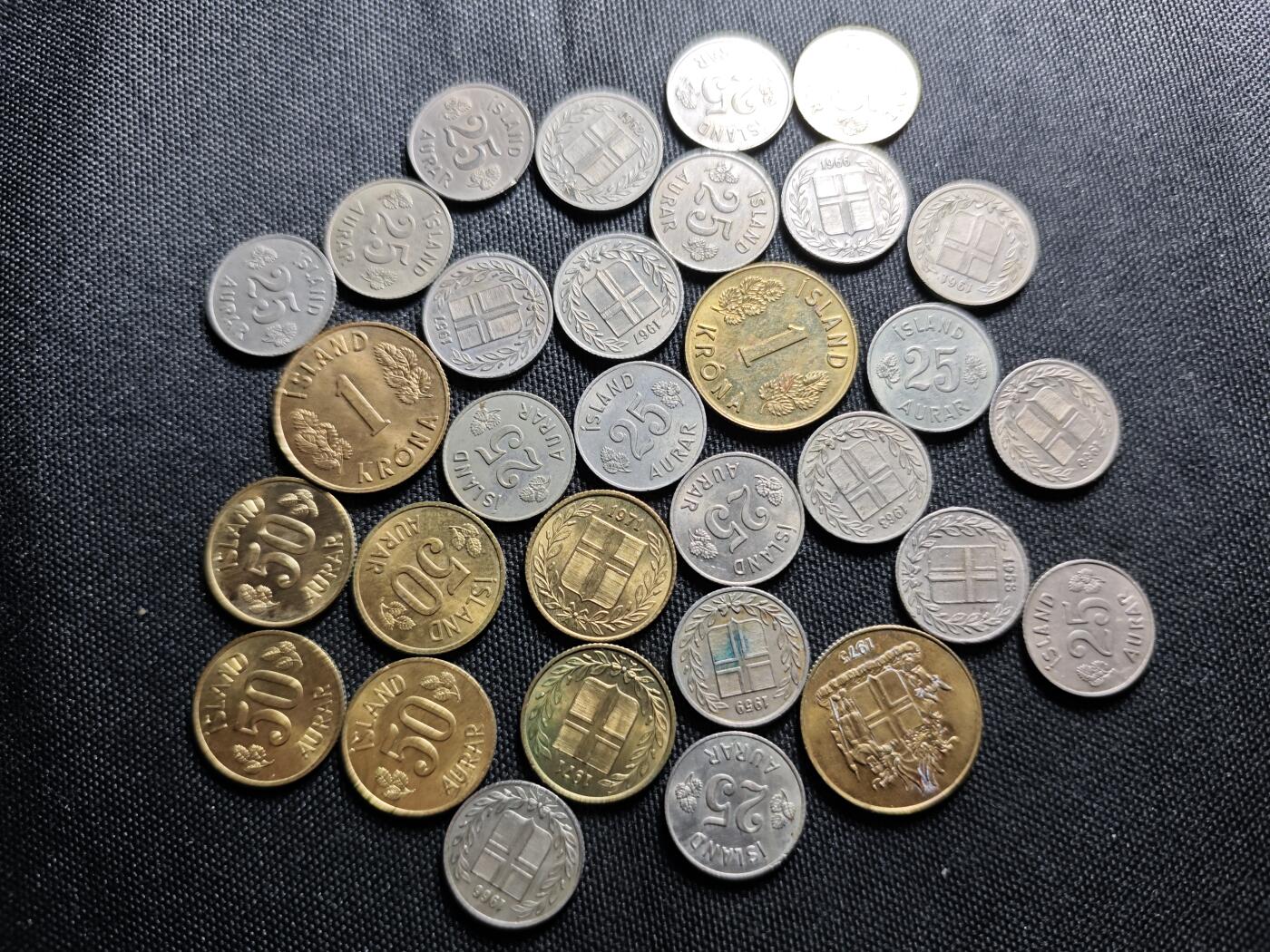 KK钱币收藏小铺   套币 批量/好品散币专场 2月预留时间 周末发货  冰岛大小面值散币一组72枚