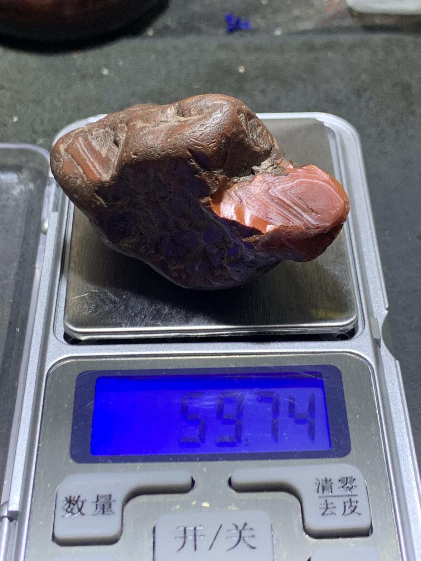 精美铁红皮开窗料南红玛瑙原石一颗，