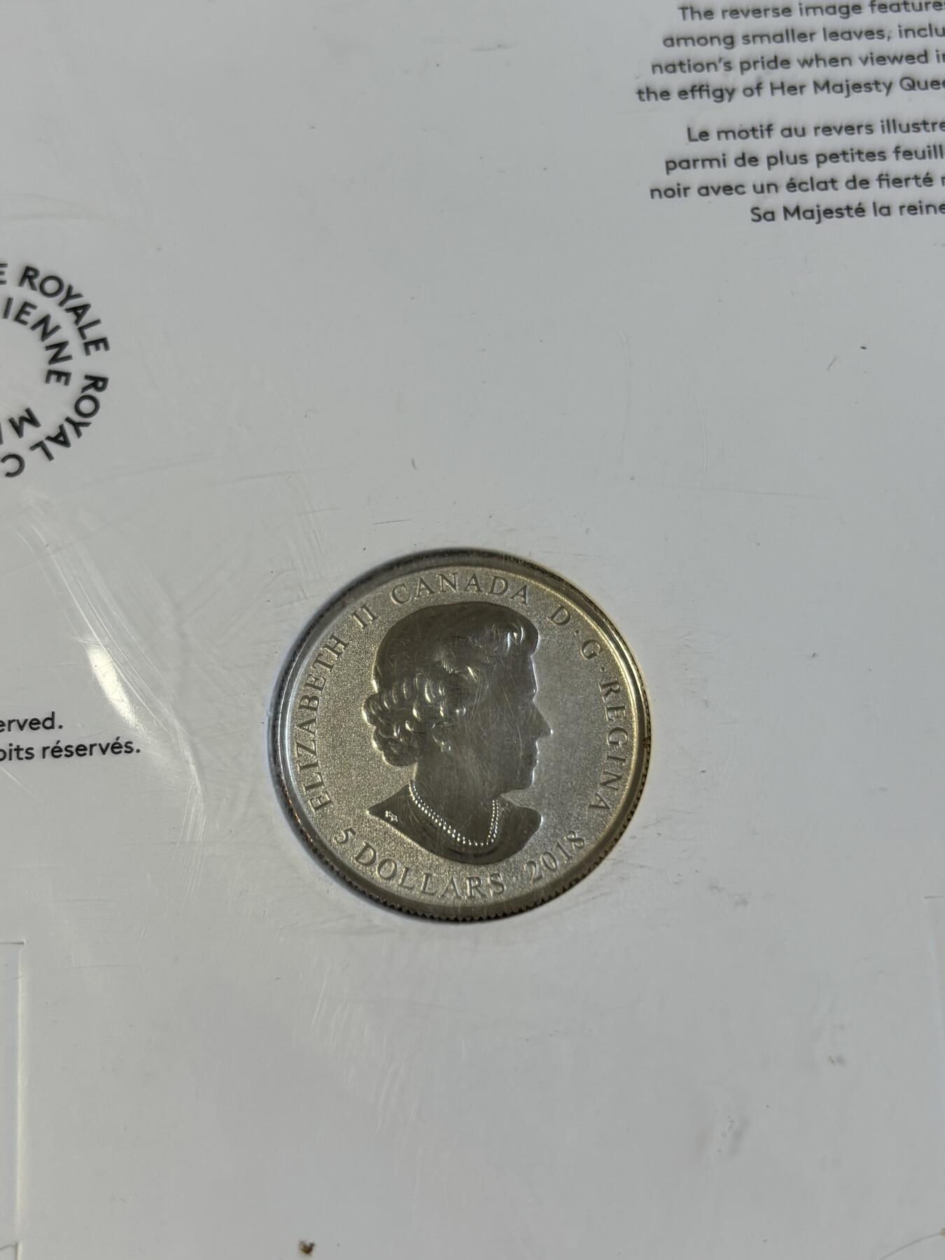 第192期拍卖 卡装加拿大2018年红色夜光枫叶花语坚毅彩色夜光银币，9999银，7.96克