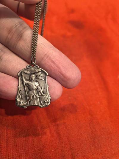 欧洲德国战时微章胸章、铜章、银章、银币和回流杂项第一场 - 1908至1920法国800银圣女贞德圣牌（带原配银链），保存良好材质800银，9.5克 🔍