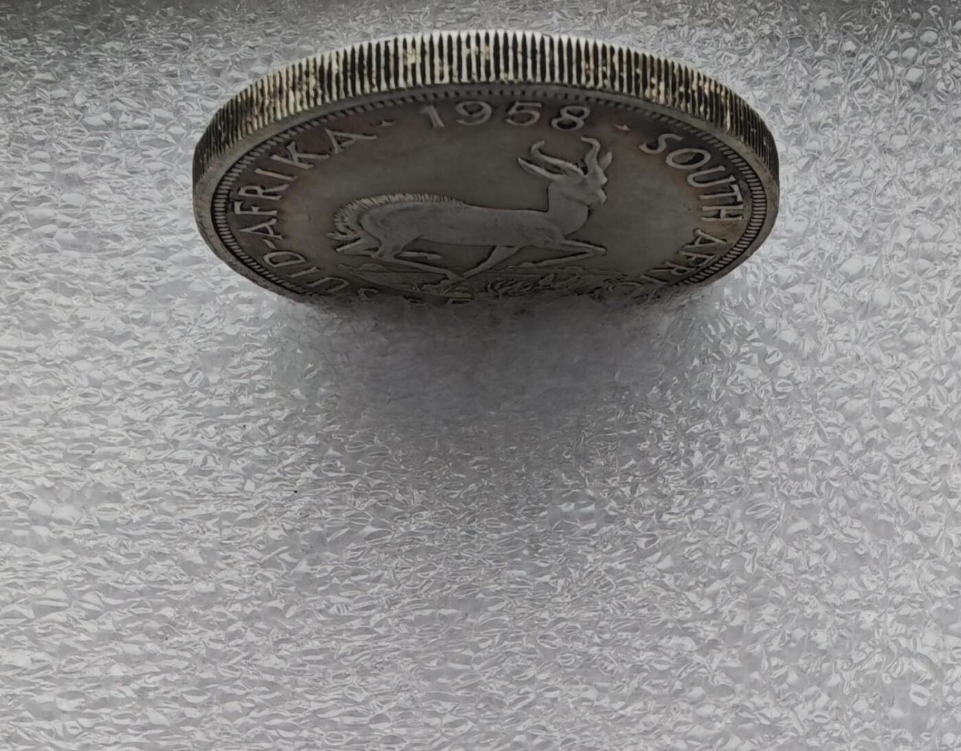 瓶子🏺第231期拍卖会  南非1958年伊丽莎白二世5先令（5 Shillings）大银币  50%银