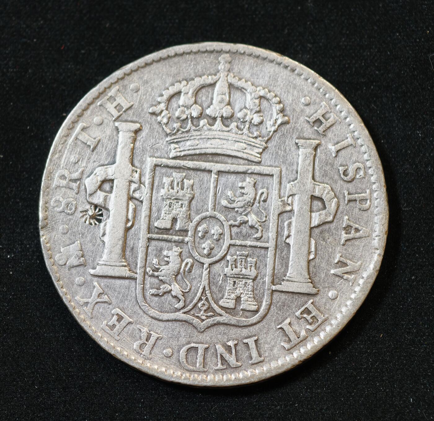 甄臻铺-世界币章拍卖（第53期），甄品场拍品征集中，送拍享返佣金等优惠多多 1805年 西属墨西哥 双柱卡洛斯四世 8里亚尔 大银币 27.07g 含银量89.6% 背面有个太阳戳，非常美观，细节见图