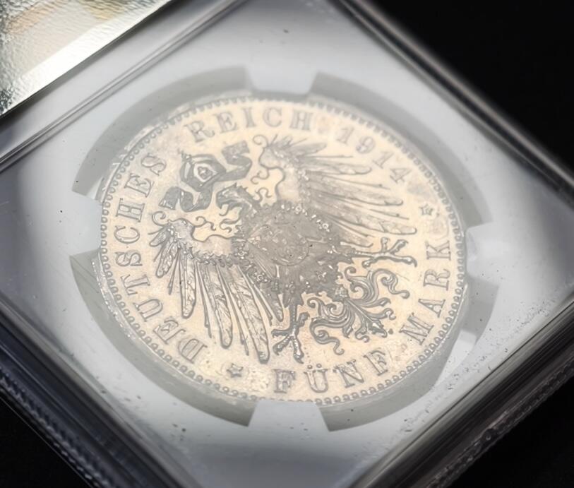 甄臻铺-世界币章拍卖（第53期），甄品场拍品征集中，送拍享返佣金等优惠多多 NGC-MS62 德国普鲁士1914年威廉二世军装5马克银币 双面黄油彩