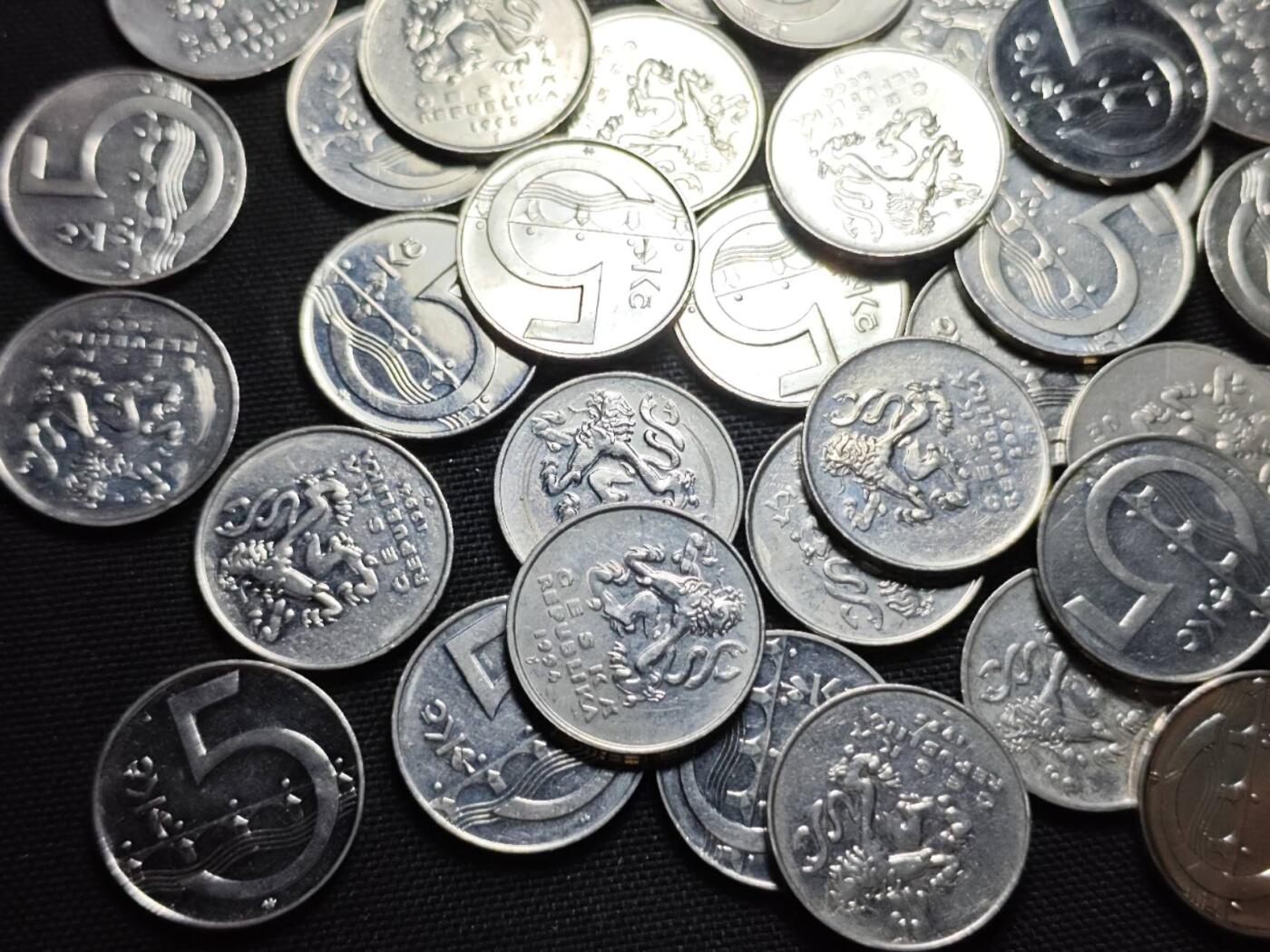 KK钱币收藏小铺   套币 批量/好品散币专场 2月预留时间 周末发货  捷克5克朗55枚 面值275克朗