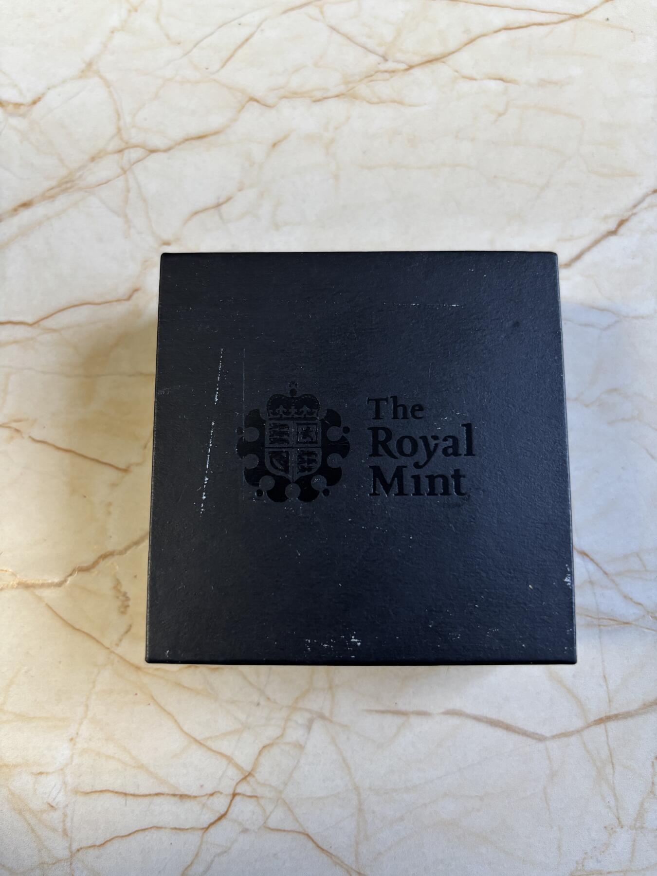 第192期拍卖 英国2015年英国皇家徽章1英镑纪念银币发行3500枚，925银，9.5克，发行3500枚