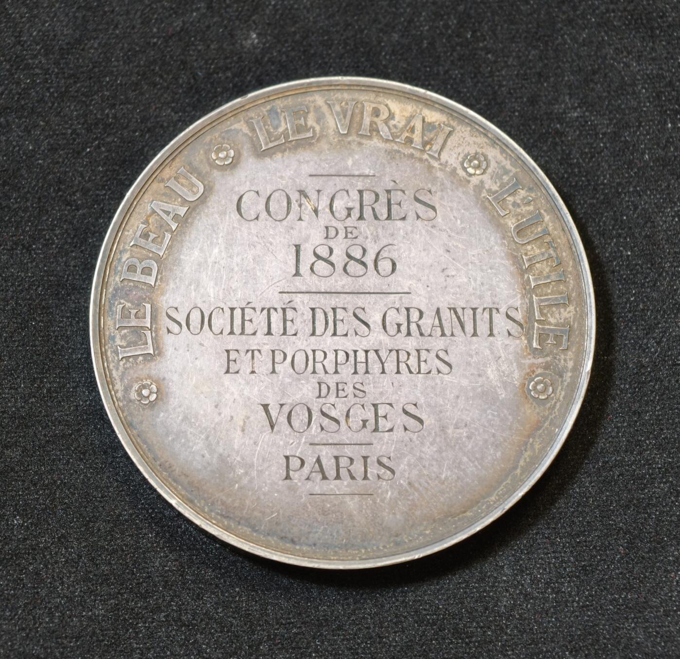 甄臻铺-世界币章拍卖（第53期），甄品场拍品征集中，送拍享返佣金等优惠多多