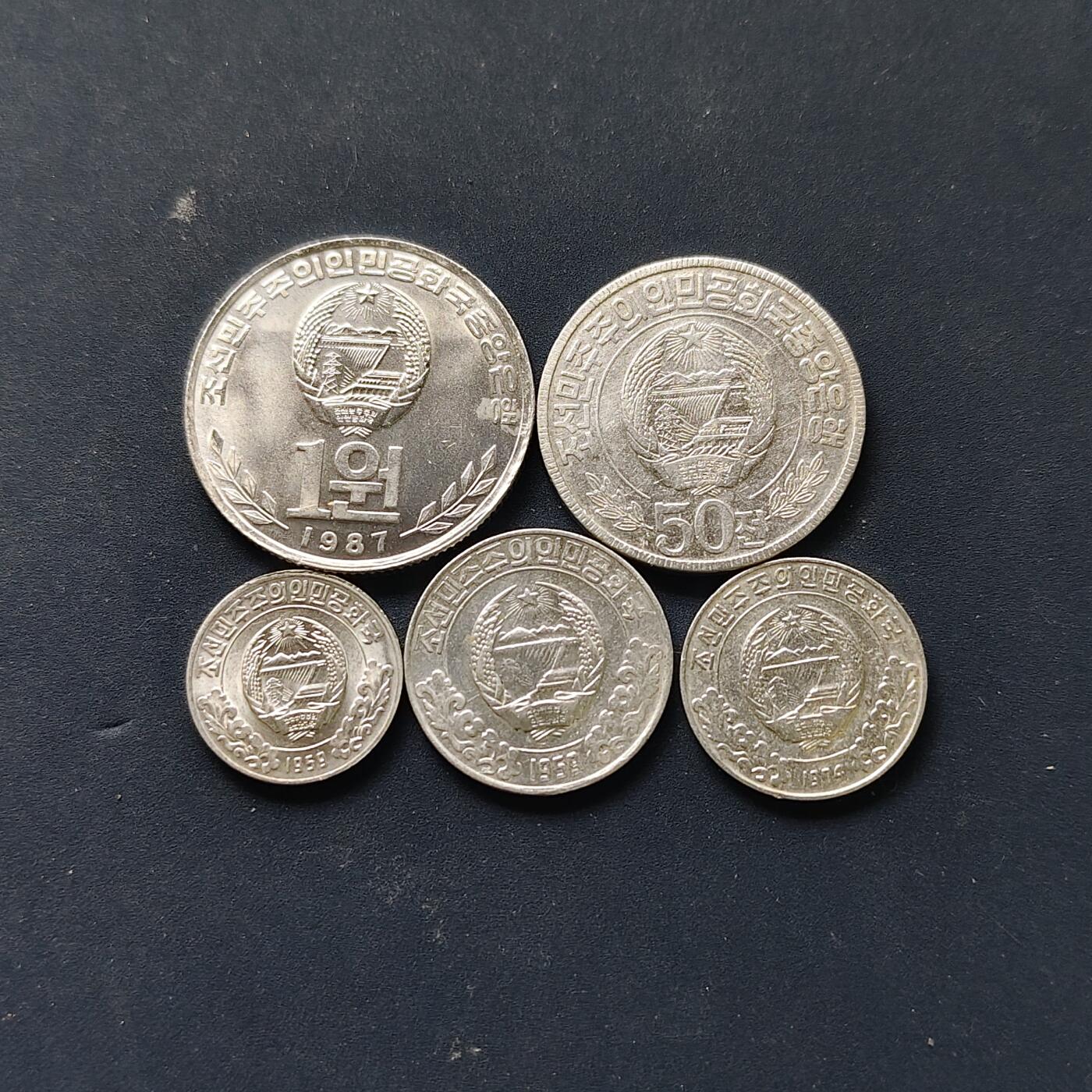 【全场包邮】纯粹捡漏拍508场 朝鲜各年份5枚套币