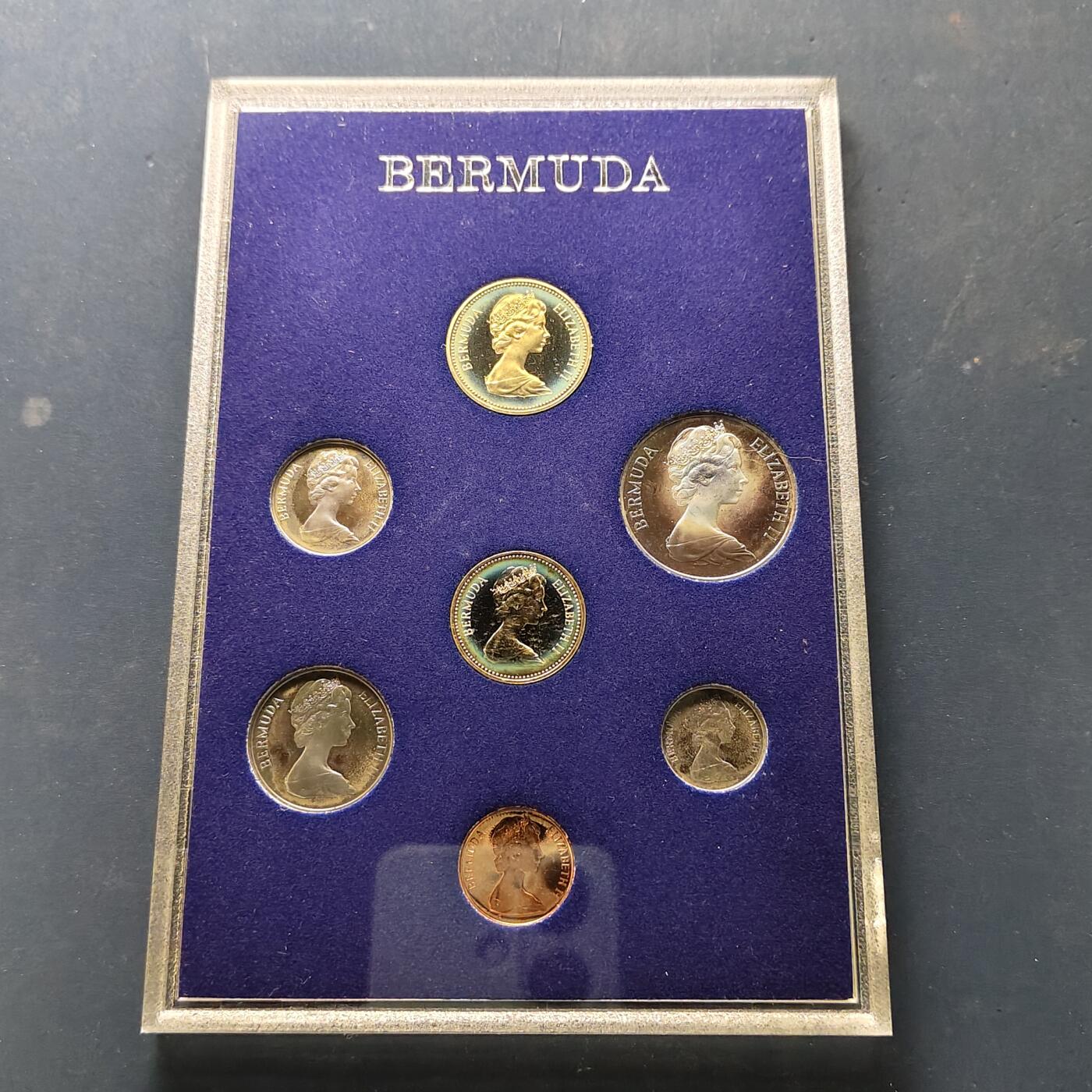 【全场包邮】纯粹捡漏拍509场 【少见】百慕大群岛1983年皇家厂经典信封装官方精制套币-PS6-量6474-含1+5元高值精制币