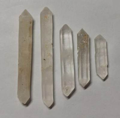 七河·世界世界币章杂件小拍（总第40期） - 藏家出品 X709（1）小长条 云贵闪灵水晶原石 一组5件  本件拍品由合作藏家邮寄