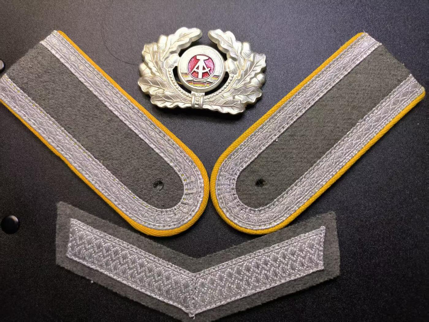 云宸嘉赏-勋臻精藏⭐️年后精品专拍场次🎖 民主德国人民军军士配饰一套 出造型赠友完美