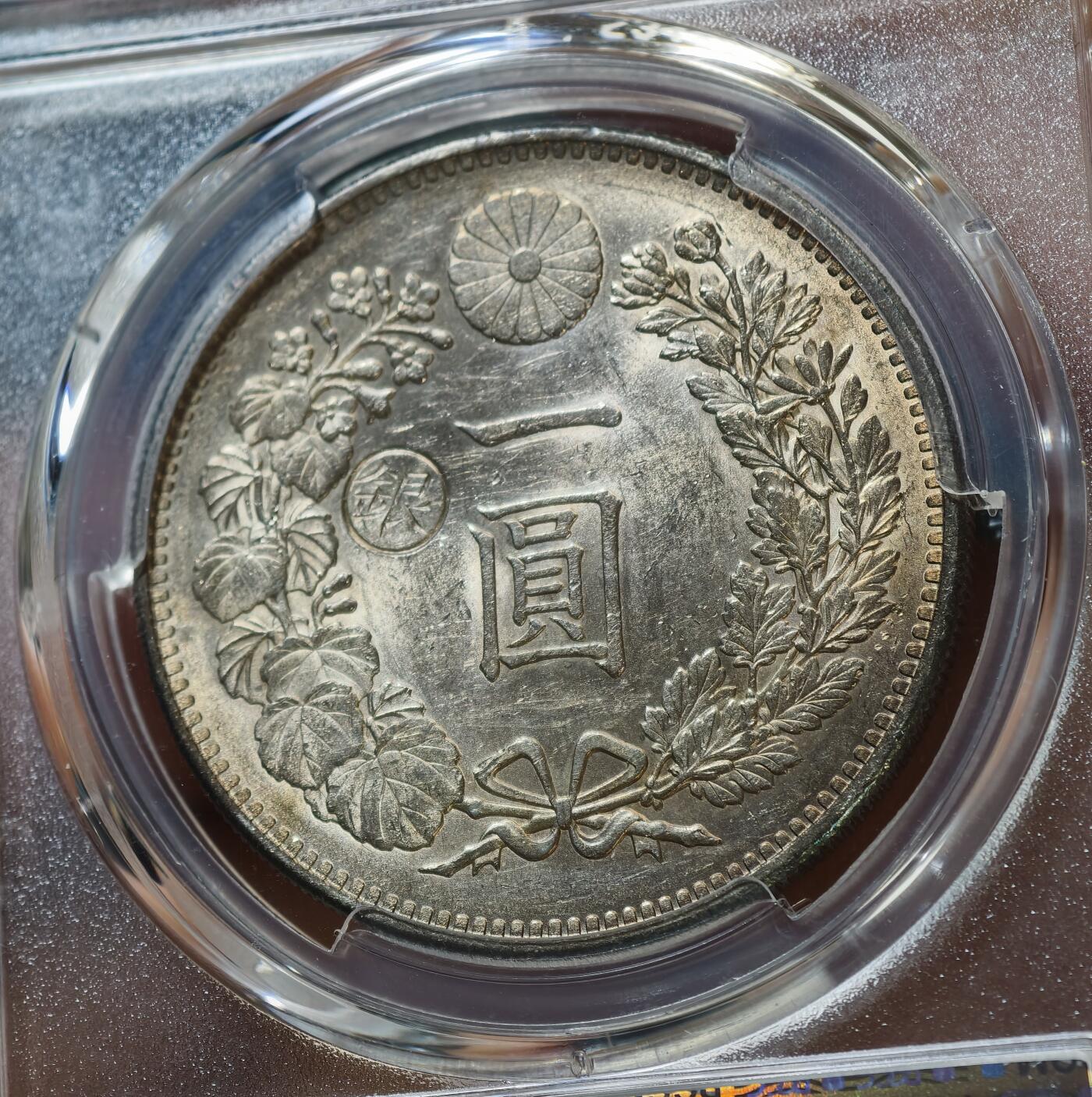 甄臻铺-世界币章拍卖（第53期），甄品场拍品征集中，送拍享返佣金等优惠多多 PCGS-UNCD 日本明治二十八年左丸银龙洋，原光淡彩包浆，再养养可以搏一搏