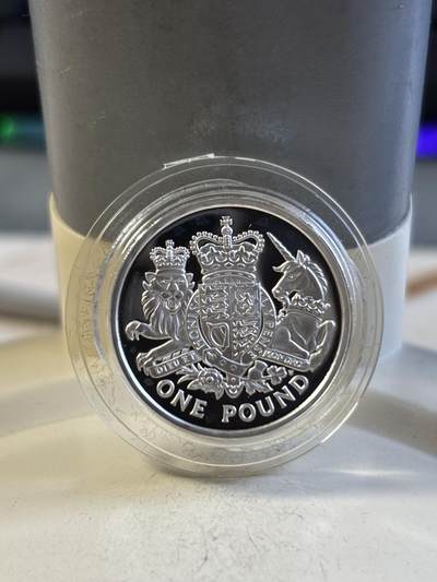 第192期拍卖 - 英国2015年英国皇家徽章1英镑纪念银币发行3500枚，925银，9.5克，发行3500枚