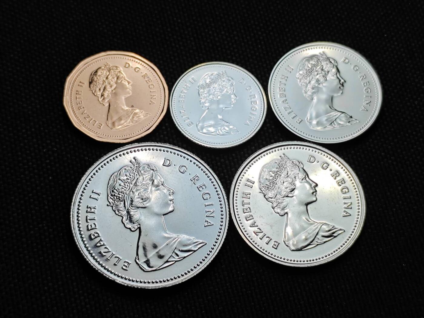 KK钱币收藏小铺   套币 批量/好品散币专场 2月预留时间 周末发货  1983加拿大大小面值清年一套 精制