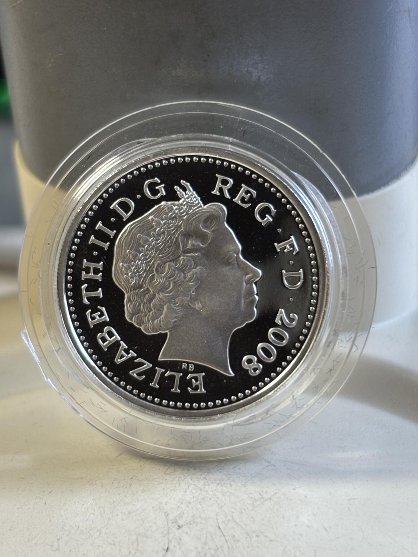 第192期拍卖 英国2008年皇室神兽1英镑精制纪念银币发行5000枚，935银，9.5克，发行5000枚