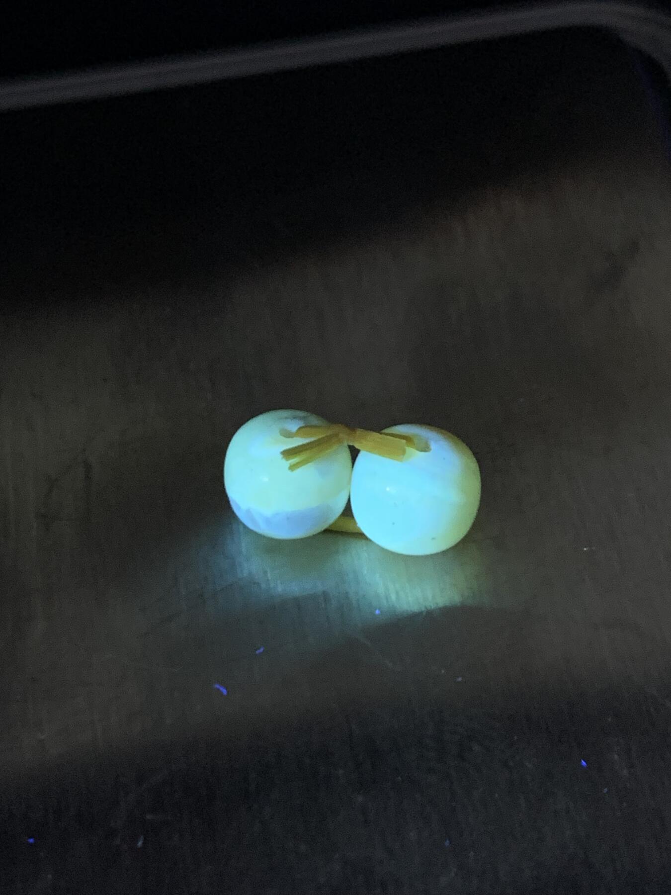 天然俄料原矿蜜蜡小尺寸老形桶珠腰珠两颗，