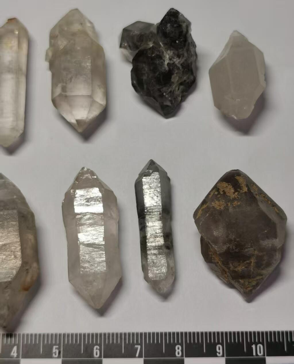 七河·世界世界币章杂件小拍（总第40期） 藏家出品 X763（7）云贵闪灵水晶原石一组 8 件，共约 60 多克  本件拍品由合作藏家邮寄