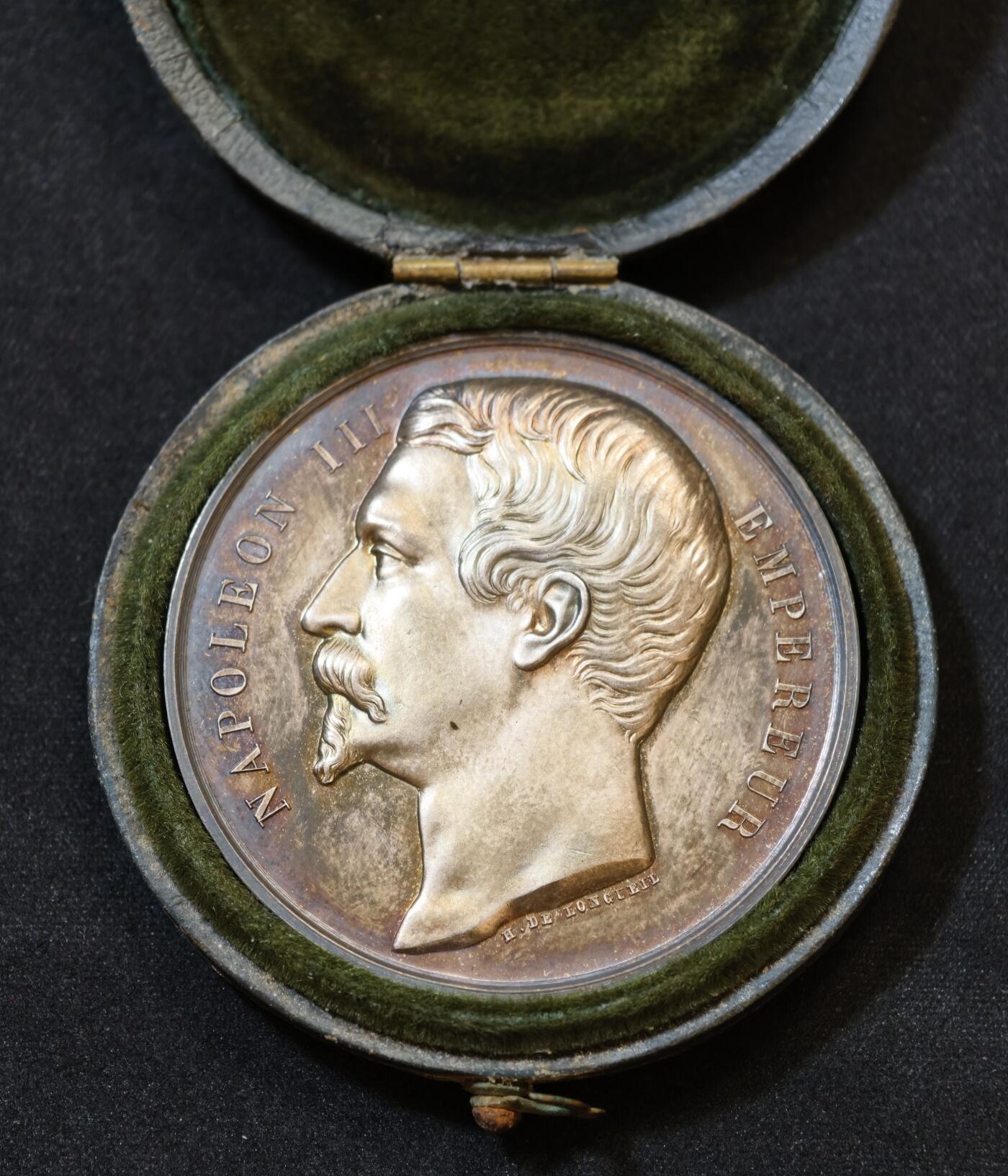 甄臻铺-世界币章拍卖（第53期），甄品场拍品征集中，送拍享返佣金等优惠多多