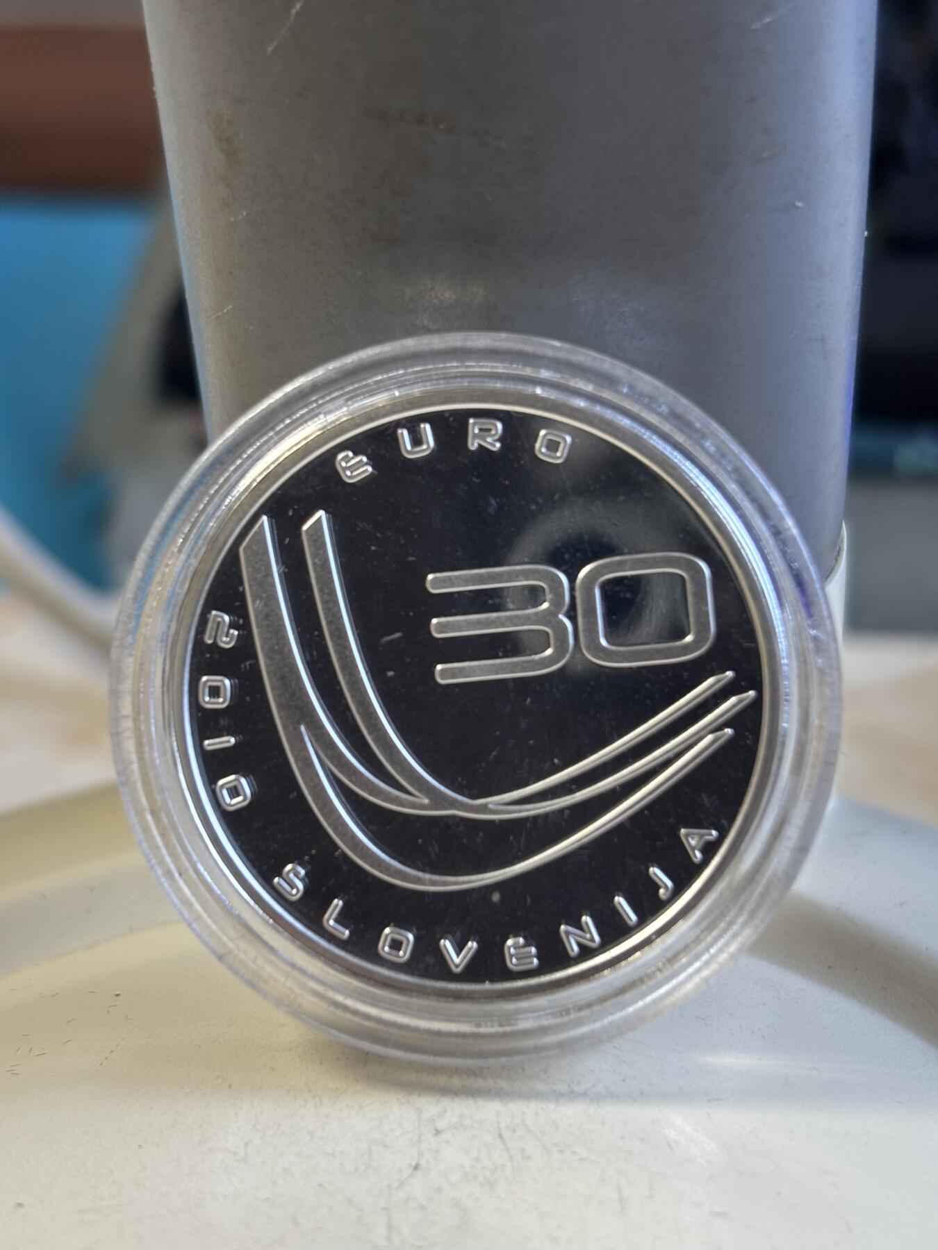 第192期拍卖 斯洛文尼亚2010年冬奥滑雪纪念银币，925银，15克，