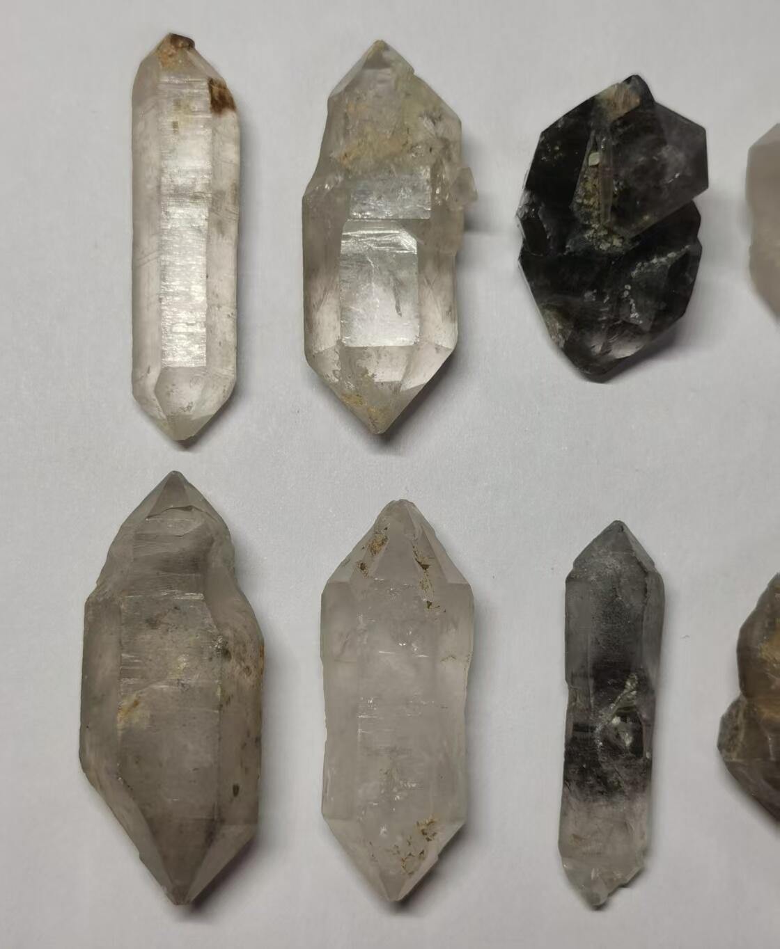 七河·世界世界币章杂件小拍（总第40期） 藏家出品 X763（7）云贵闪灵水晶原石一组 8 件，共约 60 多克  本件拍品由合作藏家邮寄