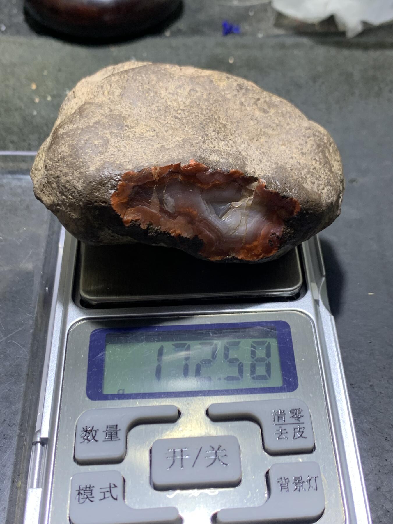 精美铁皮开窗料柿子红白冻料南红玛瑙原石一颗