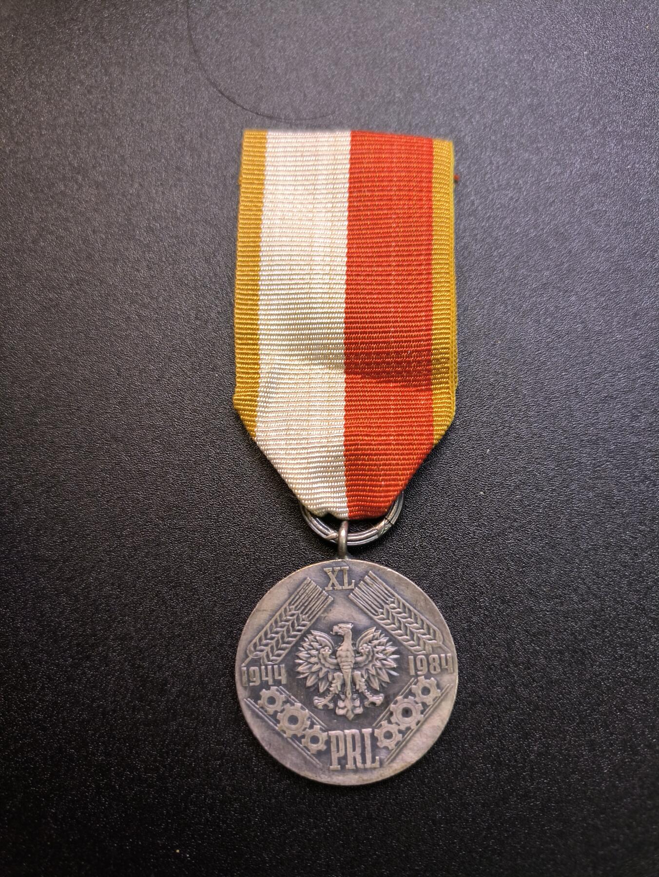 云宸嘉赏-勋臻精藏⭐️年后精品专拍场次🎖 波兰人民共和国建国四十周年奖章 美品