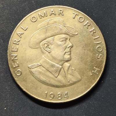 【全场包邮】纯粹捡漏拍508场 - 巴拿马1984年1巴波亚政治家奥马尔·埃弗拉因·托里霍斯·埃雷拉逝世超大纪念币