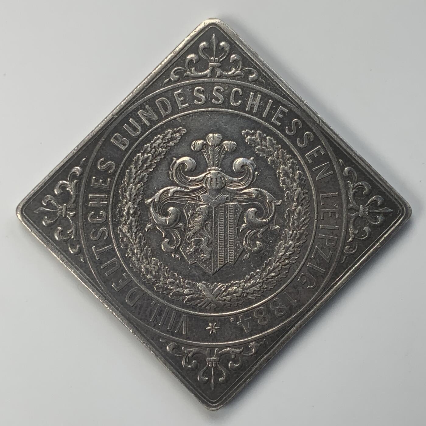 掌中浮雕-藏着的欧洲第053场 1884年德国莱比锡第八届联邦会议菱形银章 ， 对边36mm，27.72g，稀少