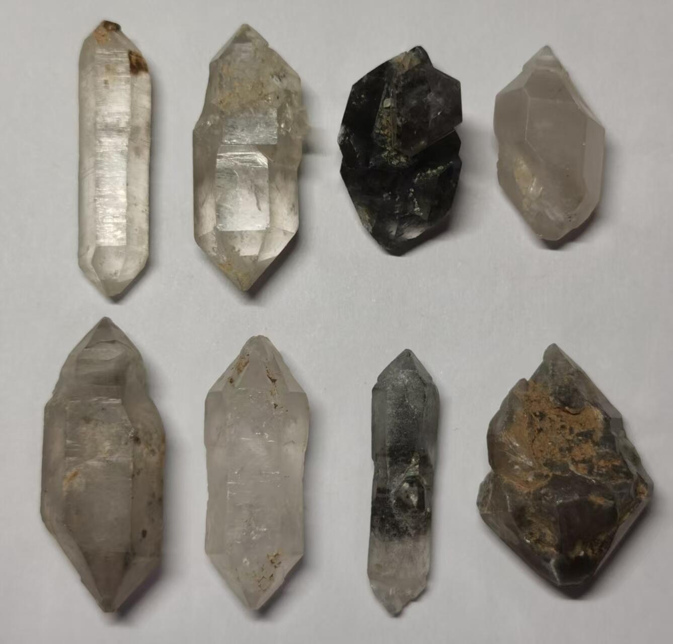 七河·世界世界币章杂件小拍（总第40期） 藏家出品 X763（7）云贵闪灵水晶原石一组 8 件，共约 60 多克  本件拍品由合作藏家邮寄