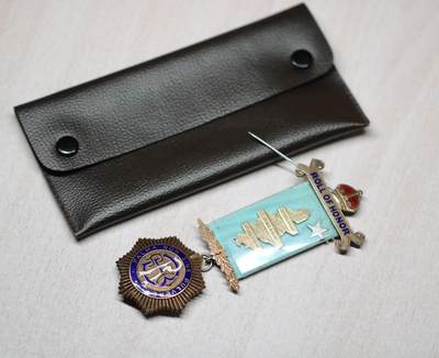 大猫徽章拍卖 第289期 - 英国皇家野牛会奖章.PALMA NON SINE PULVERE”（意为“荣耀源于磨砺”925银镀金材质局部珐琅，带原始皮袋，53.6g