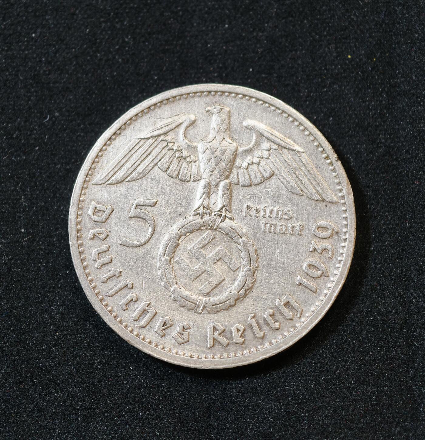 甄臻铺-世界币章拍卖（第53期），甄品场拍品征集中，送拍享返佣金等优惠多多 德国兴登堡 五马克 万字 1939年 G厂 这个厂和年份发行量不多算个小特年吧，细节见图