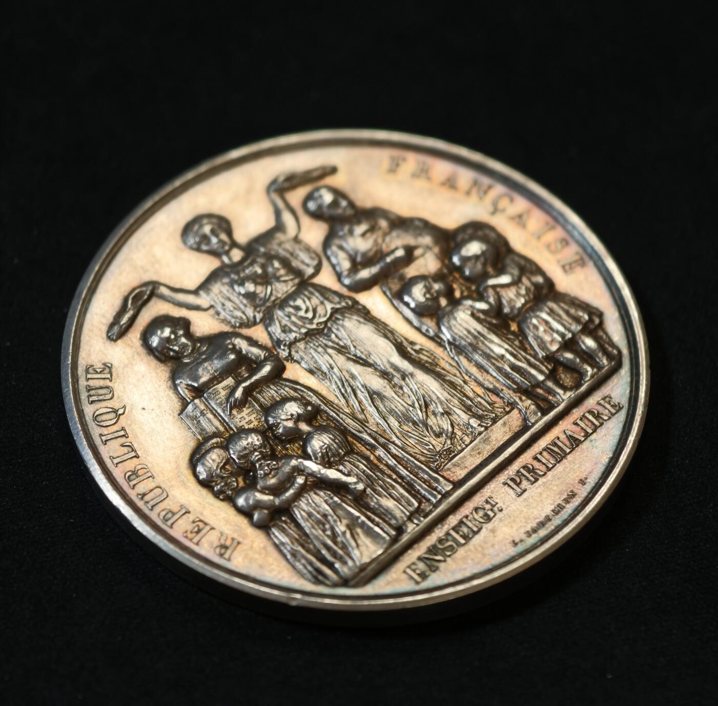 甄臻铺-世界币章拍卖（第53期），甄品场拍品征集中，送拍享返佣金等优惠多多