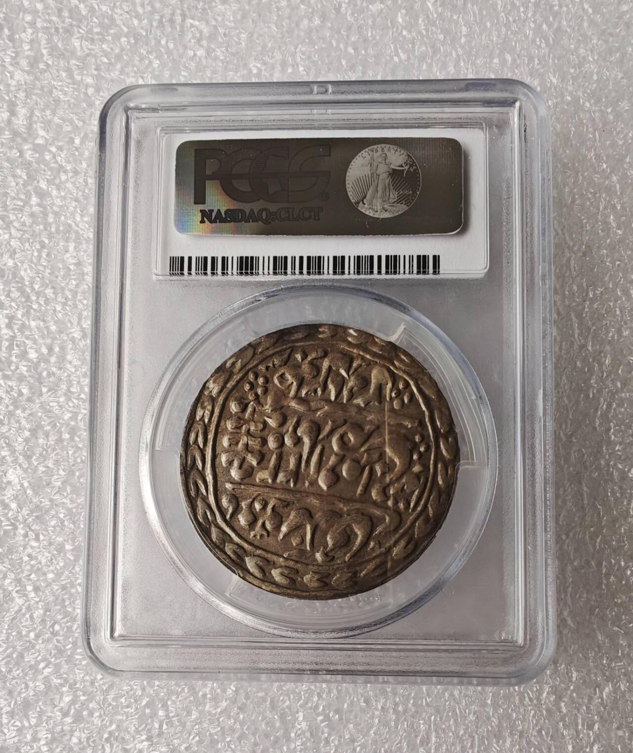 瓶子🏺第231期拍卖会  1911年原铸印度馈赠卢比银币  此卢比由印度政府馈赠给英国皇室或者官员  稀少品种  此枚原铸并非后铸  PCGS MS62