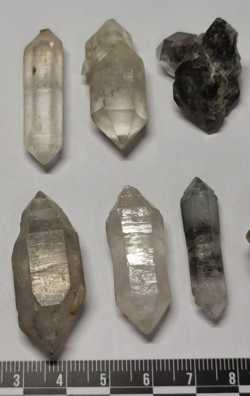 七河·世界世界币章杂件小拍（总第40期） 藏家出品 X763（7）云贵闪灵水晶原石一组 8 件，共约 60 多克  本件拍品由合作藏家邮寄