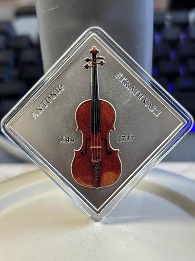 第192期拍卖 - 纽埃2014年小提琴镶嵌世界首枚木头菱形纪念银币，999银，发行999套