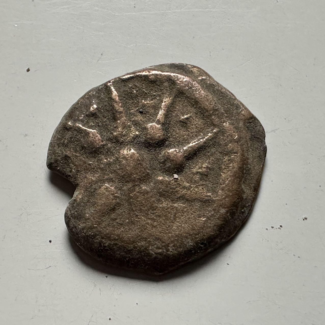 🌹外币初藏🌹🐯2026年第24场  每周二四六晚8️⃣点 接代拍 犹太希律王朝大希律王时期Prutah铜币 正面七棒圆点 背面三叉戟 直径12.5mm 重1g 