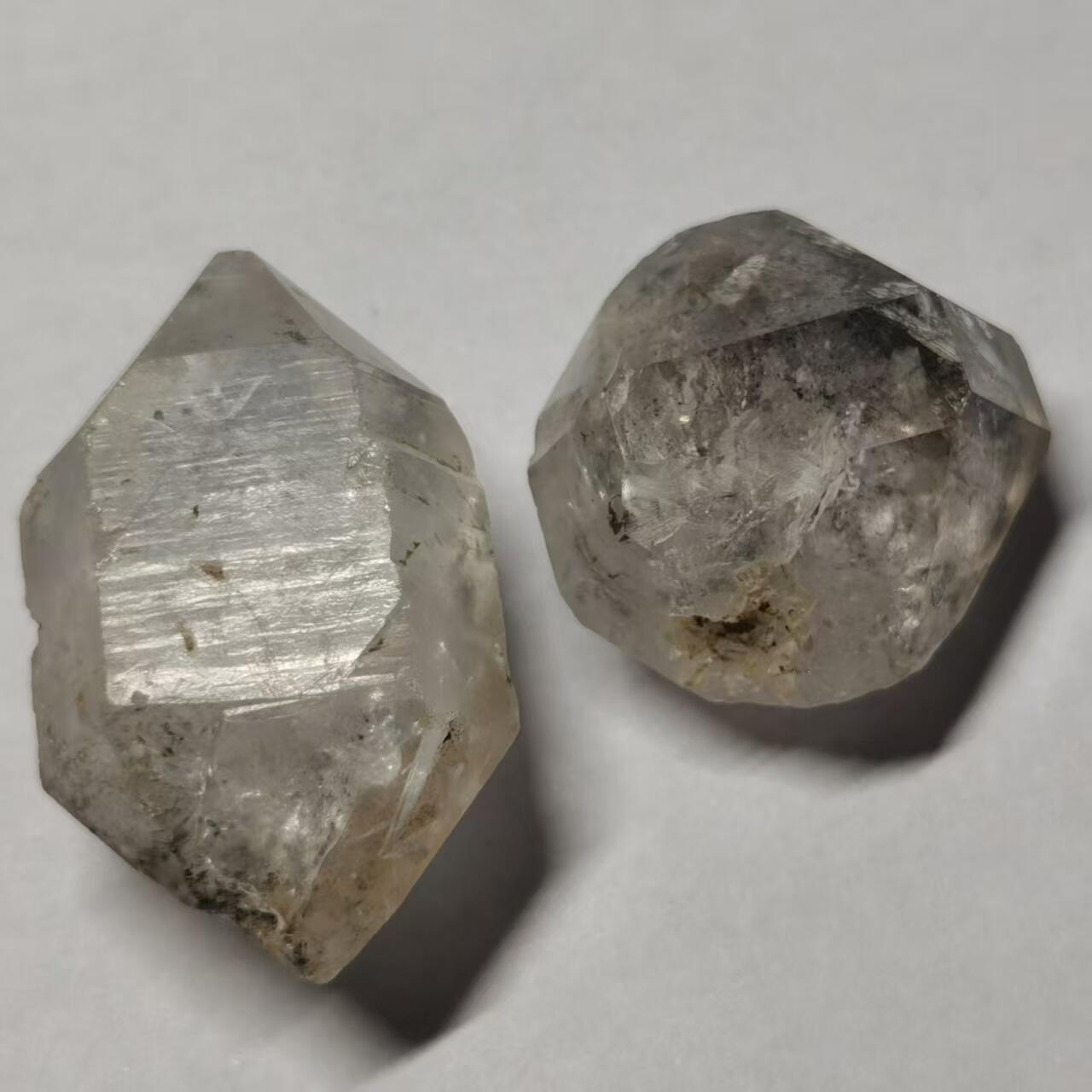 七河·世界世界币章杂件小拍（总第40期） 藏家出品 X679（10）云贵闪灵水晶原石2件 本件拍品由合作藏家邮寄