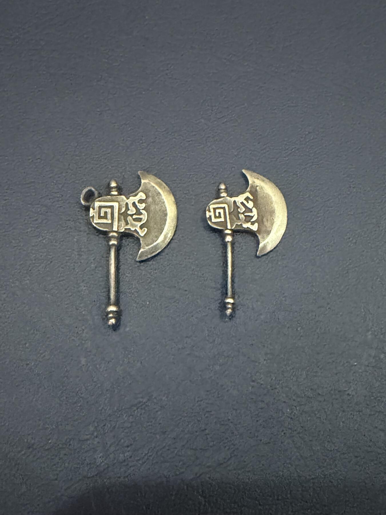 海外回流精品专场（五） 法国回流小银斧头两个（尺寸：3cm、2.8cm，共计5g）