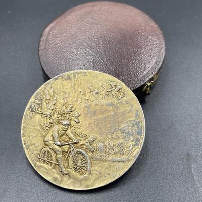 「木头集藏」章牌专场-第69场 - 法国自行车竞赛原盒镀金银章，直径：50 mm，50 g，边铭：菱形厂标 ARGENT 野猪头银标，颁发给50公里竞赛第一名，少见银章，原盒正常使用。