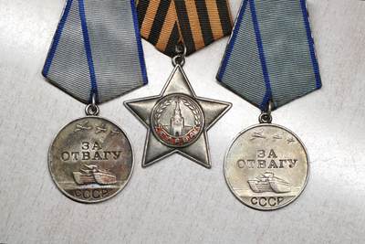 大猫徽章拍卖 第289期 苏联红星二卫双勇敢套 档案