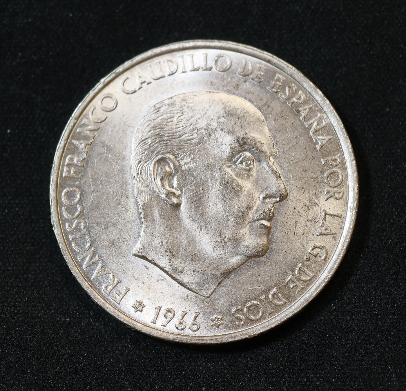 甄臻铺-世界币章拍卖（第53期），甄品场拍品征集中，送拍享返佣金等优惠多多 1966年 西班牙 弗朗哥 100比塞塔 正反面转光好，细节见图