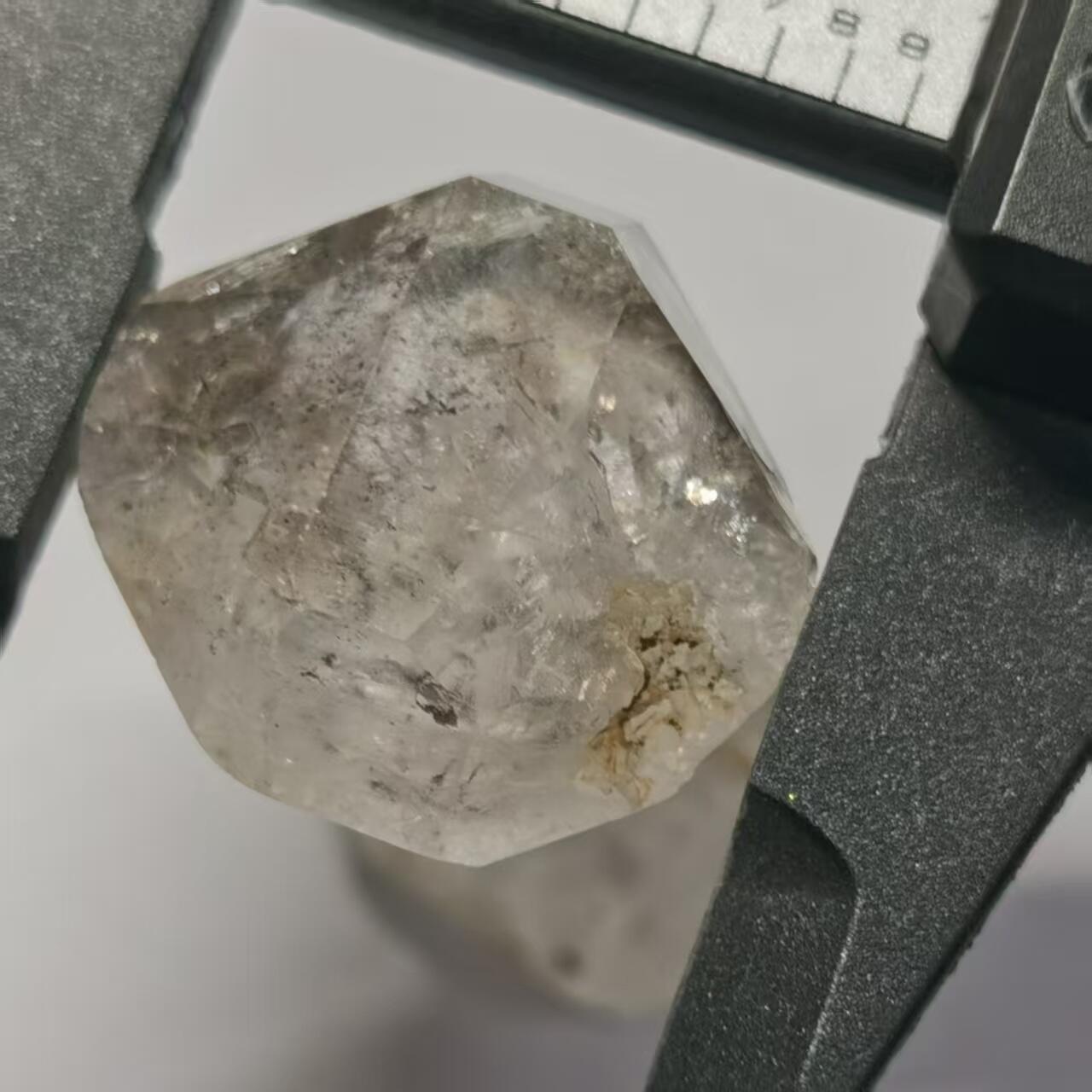 七河·世界世界币章杂件小拍（总第40期） 藏家出品 X679（10）云贵闪灵水晶原石2件 本件拍品由合作藏家邮寄