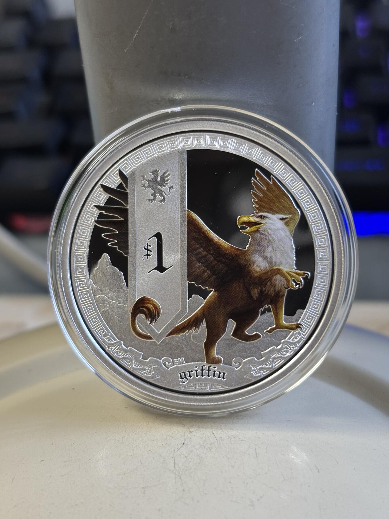 第192期拍卖 图瓦卢2013年神话生物系列格里芬1盎司纪念彩银币，999银，发行5000枚