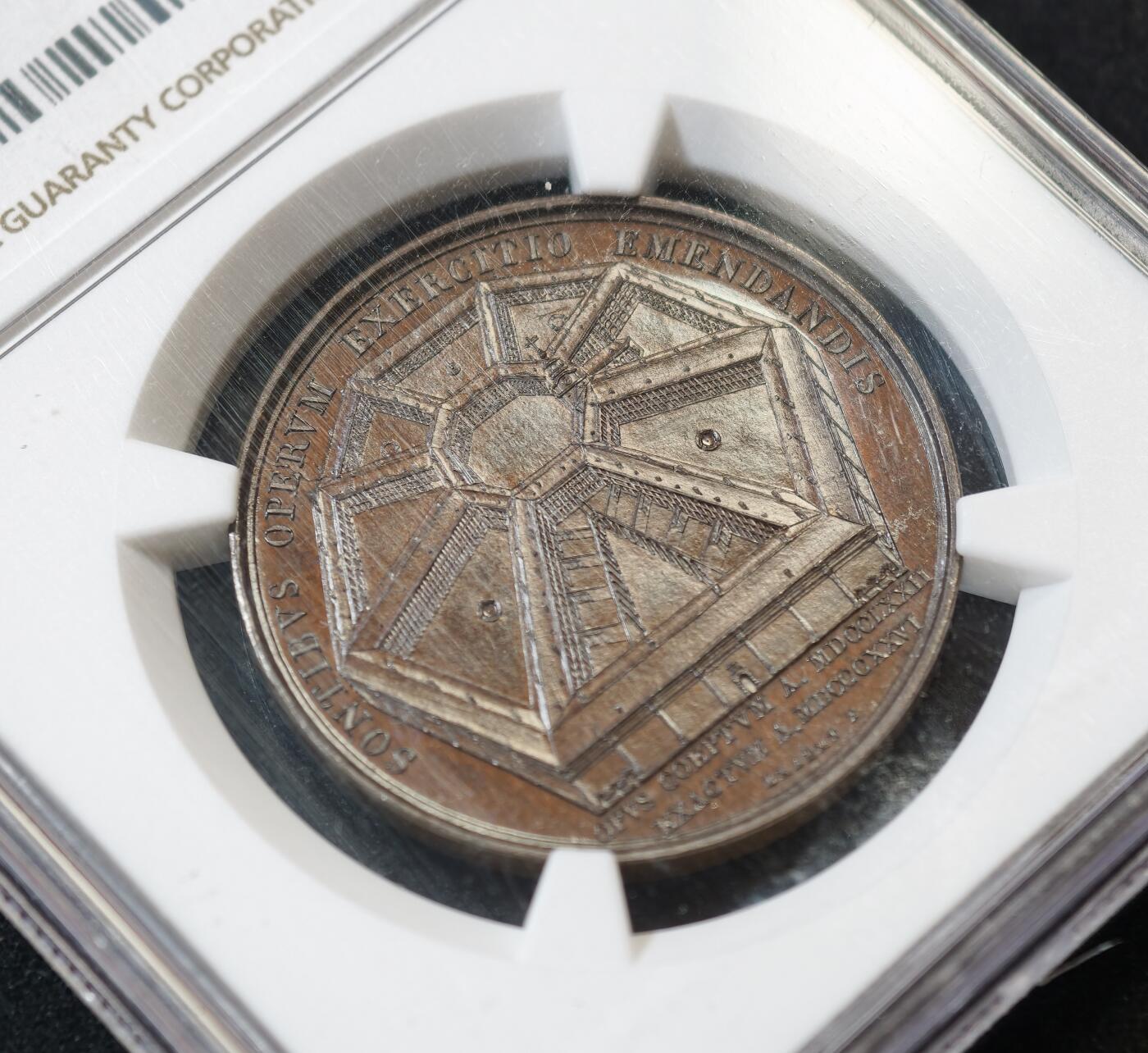 甄臻铺-世界币章拍卖（第53期），甄品场拍品征集中，送拍享返佣金等优惠多多 NGC-MS66BN 1826年荷兰斯克斯-286根特监狱青铜章，NGC顶级分数，紫色镜面青铜章